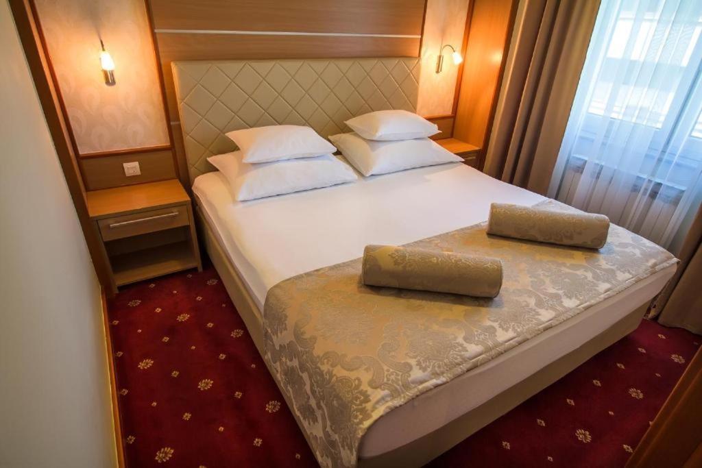 Hotel Cezar Banja Luka Exteriör bild